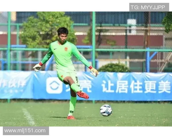 库尔图瓦的传奇之路：从青涩门将到世界顶级守护神的蜕变与荣耀